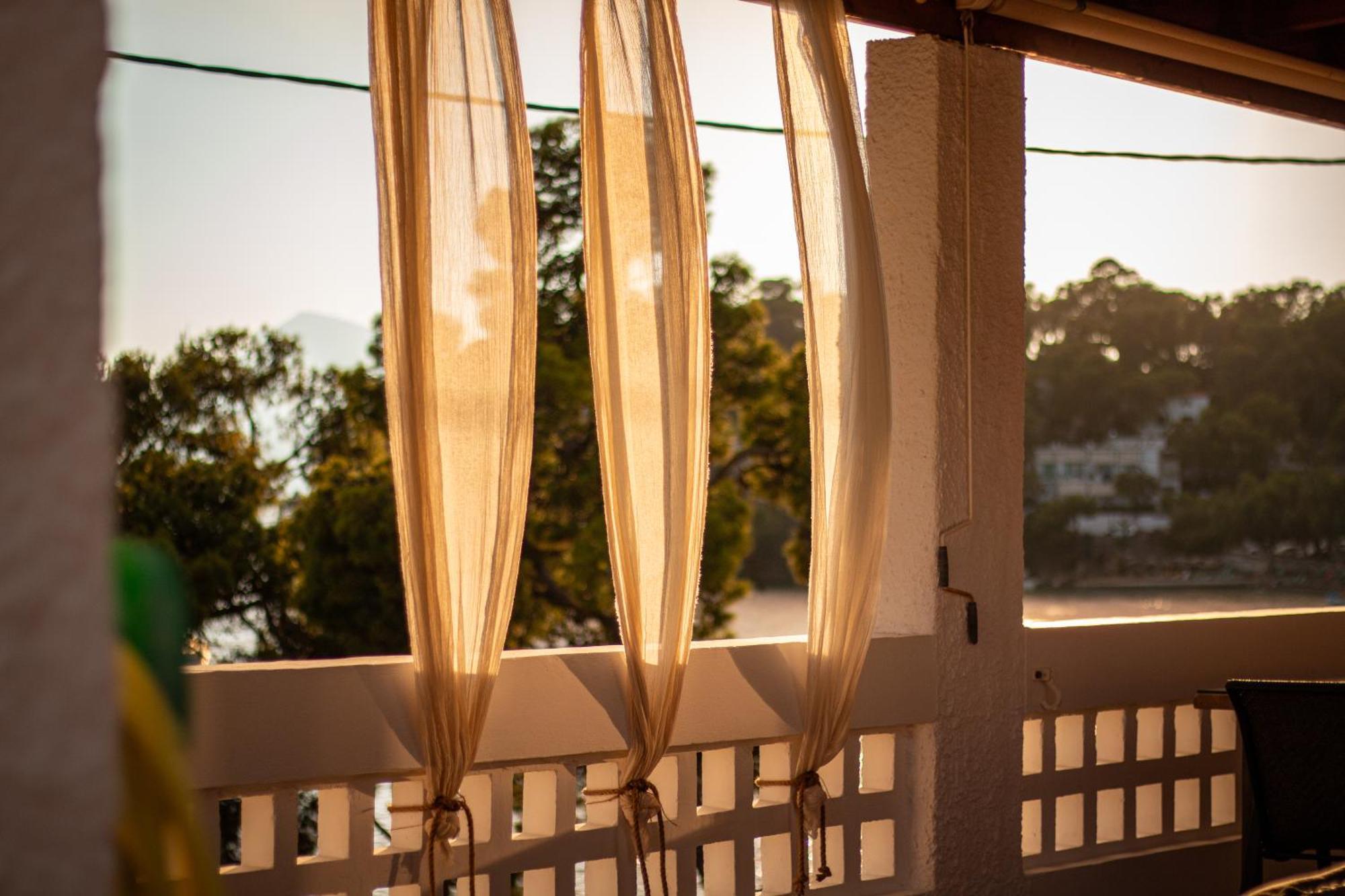 Seaview Apartment - Poros Relaxing Beachfront Flat Poros Town Exterior foto