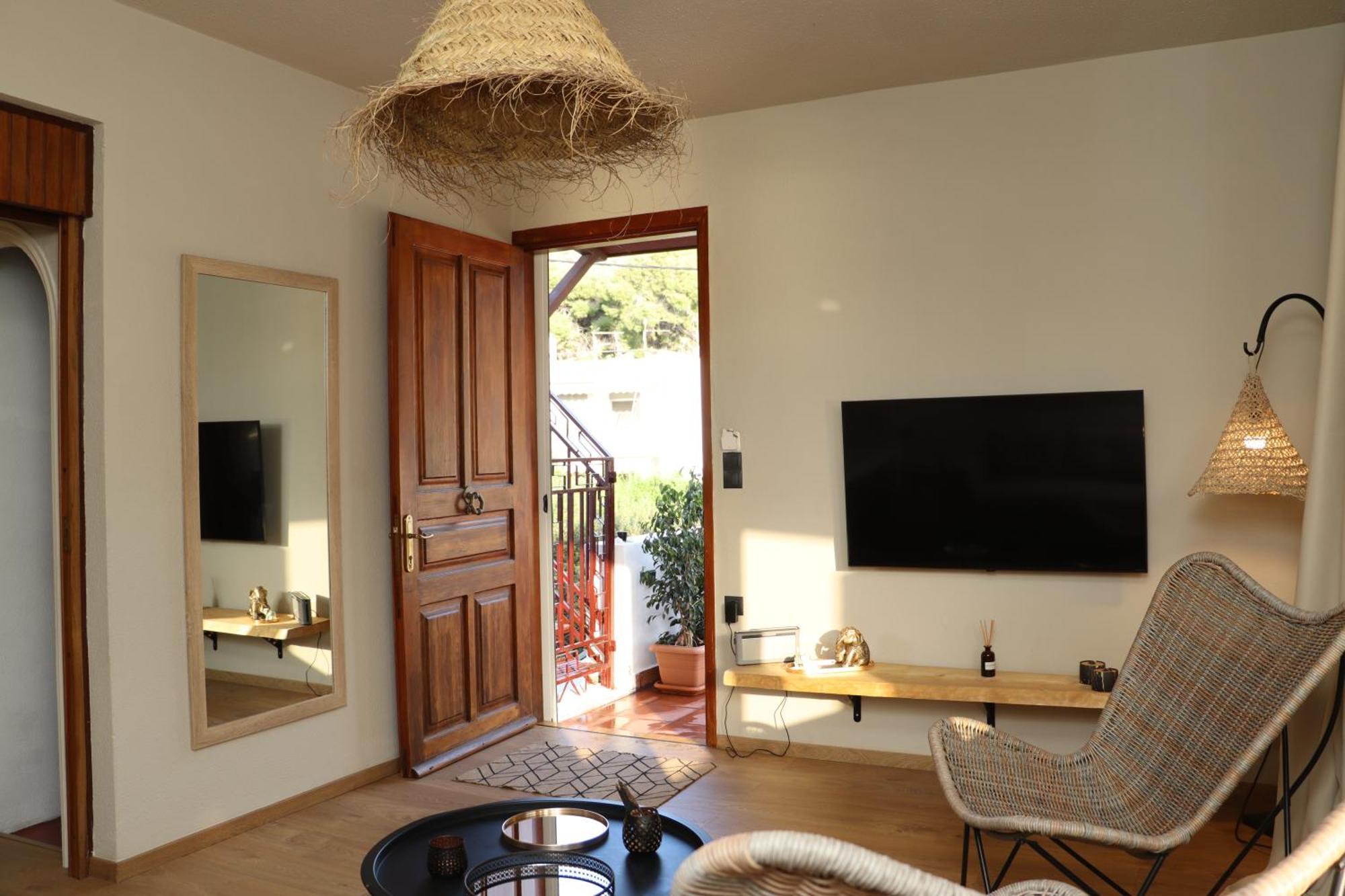 Seaview Apartment - Poros Relaxing Beachfront Flat Poros Town Exterior foto